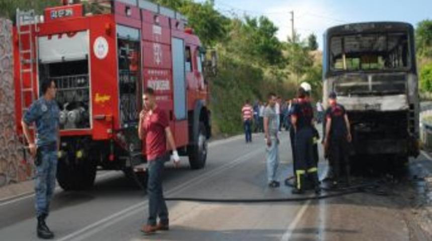 Askeri Personel Taşıyan Otob&uuml;s Alev Aldı