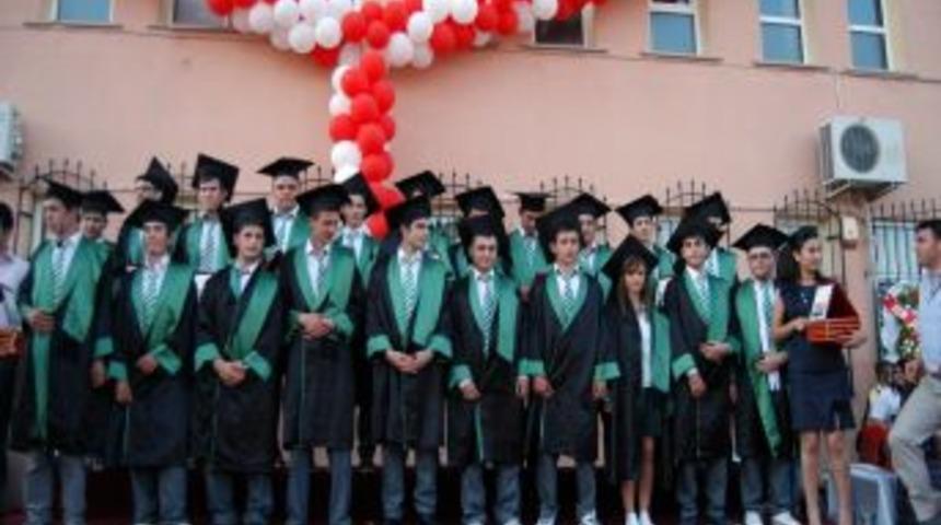 Malkara H&uuml;sniye Hanım Teknik Ve End&uuml;stri Meslek Lisesi'nde  D&uuml;zenlenen Geceyle, 4 Yıllık Eğitim-&Ouml;ğretimini Tamamlayan 155 &Ouml;ğrenci Mezun Oldu.