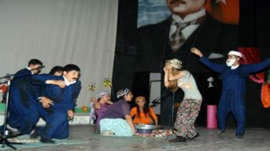 Malkara Hacı İlbey İlk&ouml;ğretim Okulu'nun "roman Gecesi" 2012 Eğitim Yılı Sonu G&ouml;sterilerine 'unutulmaz Gece' Olarak Damgasını Vurdu