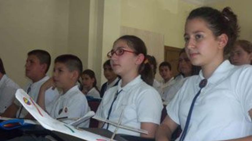 Model u&ccedil;ak sertifikaları verildi