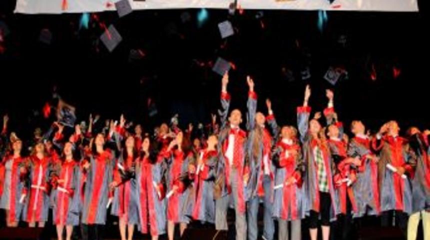 Gediz &Uuml;niversitesi Ilk Mezunlarını Y&uuml;ksek Lisansta Verdi