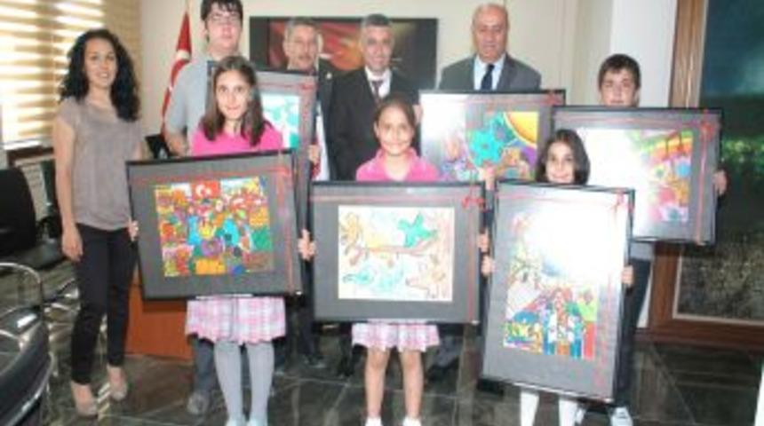 &Ccedil;ocuklar Polislik Mesleğini Resme Yansıttı