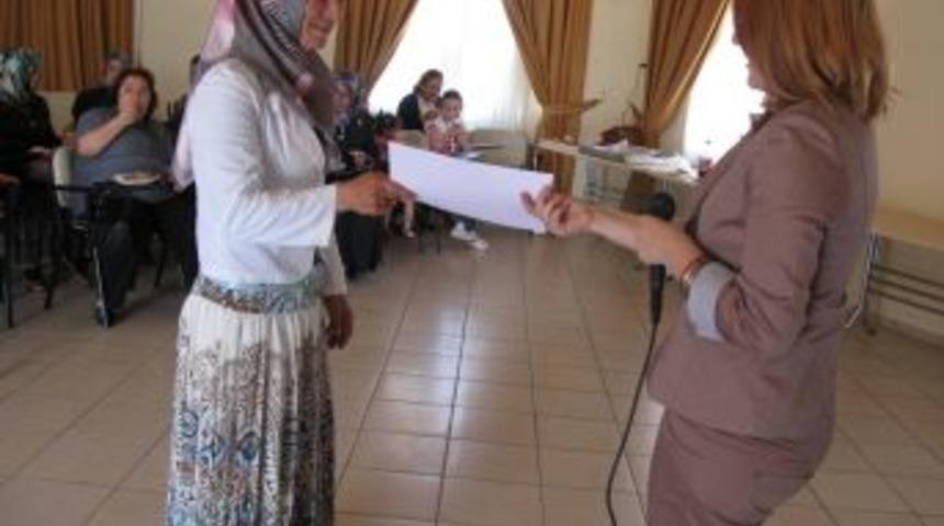 &Ccedil;ubuk Aile Ve Toplum Merkezi&rsquo;nde Sertifika Heyecanı