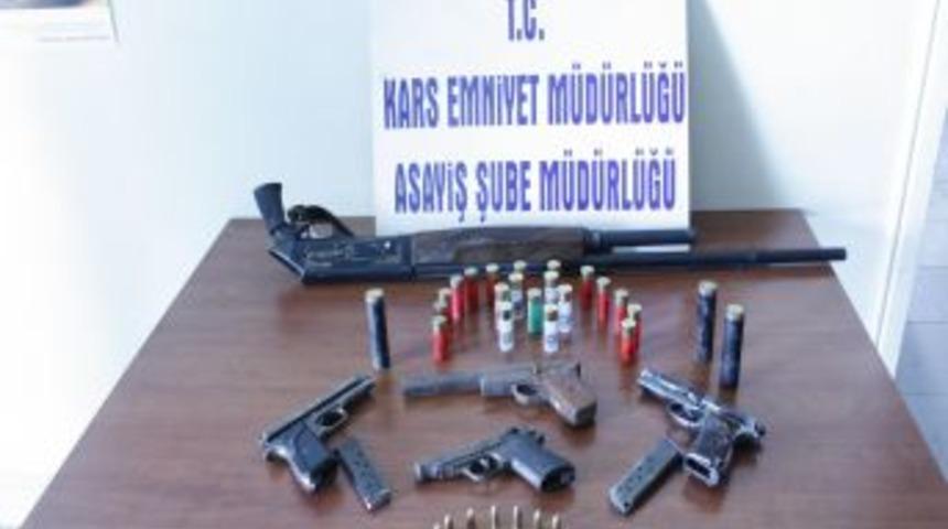 Kars Emniyet M&uuml;d&uuml;rl&uuml;ğ&uuml;'nden Insan Tacirlerine Darbe