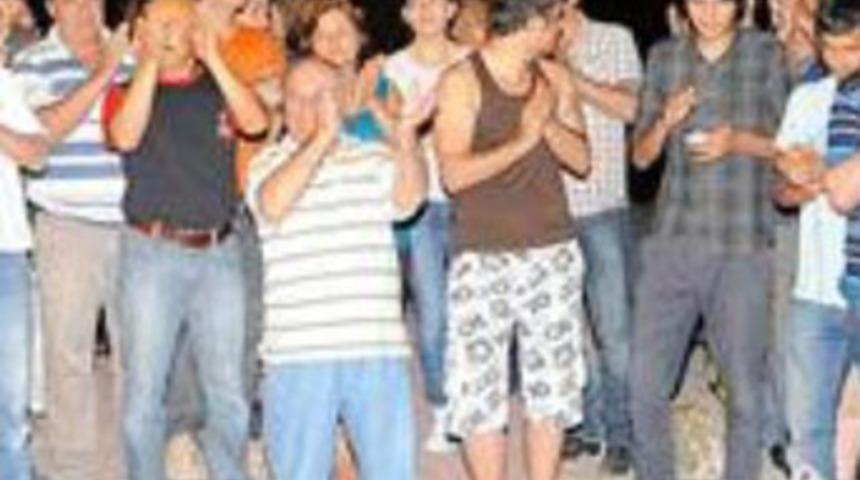 Sopalarla travesti n&ouml;beti