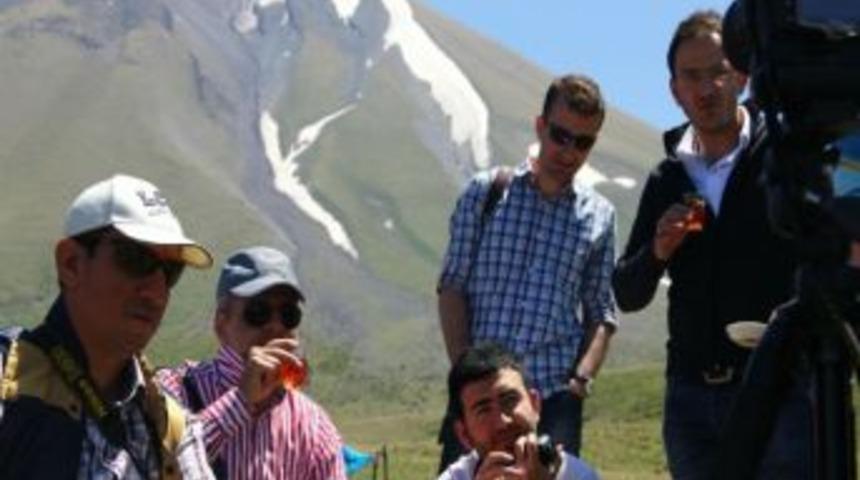 Nuh&rsquo;un &Ccedil;i&ccedil;ekleri Fotoğraf At&ouml;lyesi