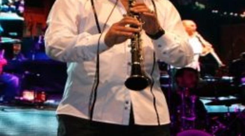 B&uuml;lent Altınbaş Memleketi Bandırma'da Konser Verdi