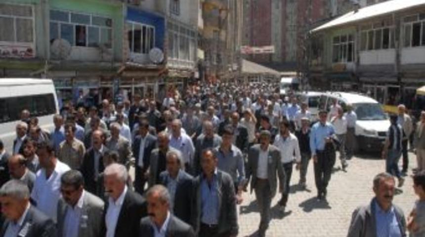 Bdp Y&uuml;ksekova İl&ccedil;e Y&ouml;neticisi Şahabettin Tamur Y&uuml;ksekova&rsquo;da Toprağa Verildi