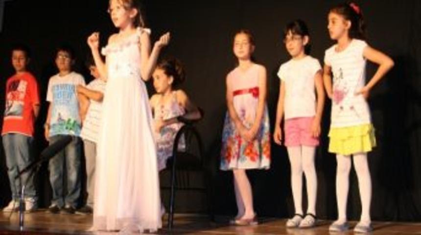 &Ouml;ğrenciler Drama G&ouml;sterdileri İle B&uuml;y&uuml;klerine Ders Verdi