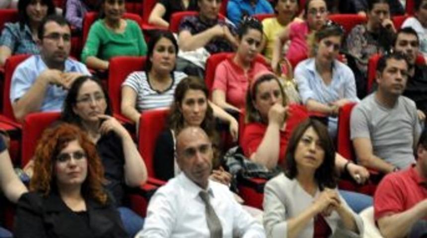 Ka&uuml;&rsquo;de &Uuml;st&uuml;n D&ouml;kmen &Ouml;ğrencilerle Buluştu