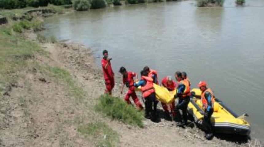 5 Yaşındaki Oğluyla Kayıplara Karışan Kadının Cesedi Nehirde Bulundu