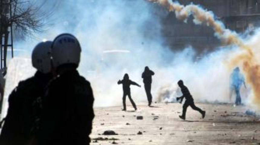 Ter&ouml;r Yandaşları, Sokak Eyleminde Molotofu Azalttı