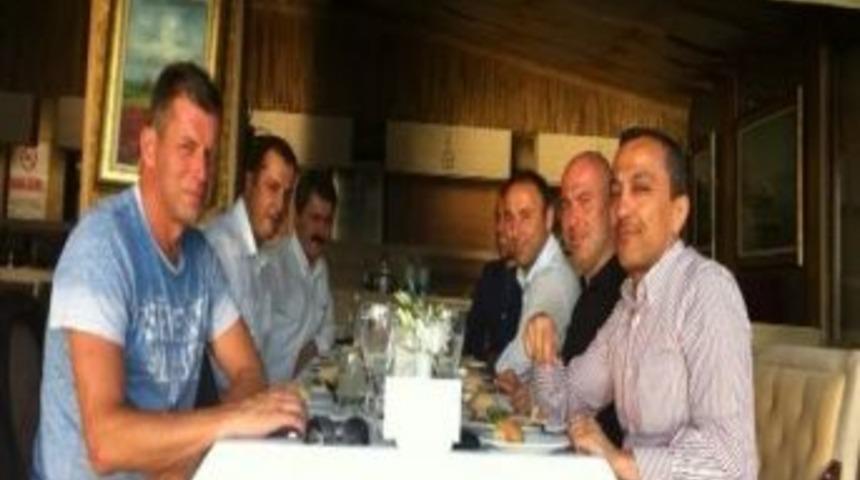 Karab&uuml;kspor, Skibbe&rsquo;ye İmzayı Attırdı