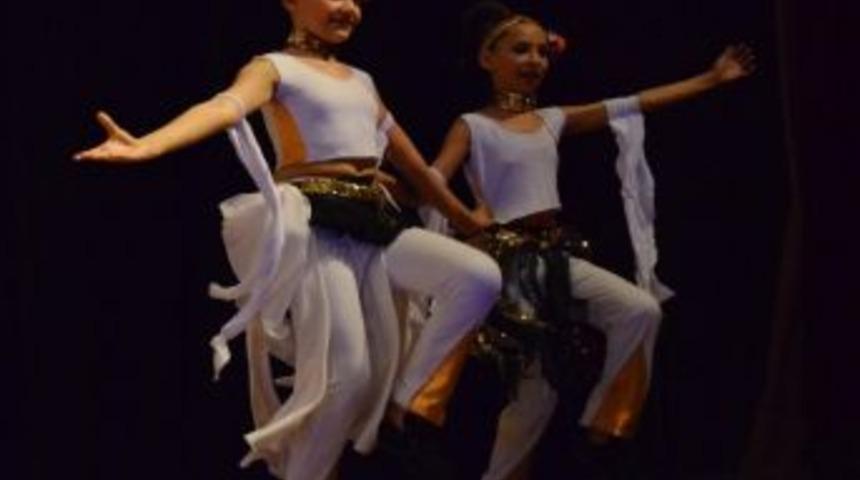 İzmirliler &lsquo;mistik&rsquo; D&uuml;nyanın Havasını Dans İle Soludu