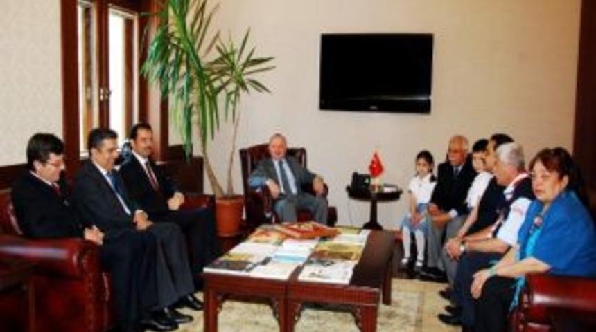 Eskişehir &Ccedil;evre Ve Şehircilik İl M&uuml;d&uuml;r&uuml; Hamza Yıldız Vali Kadir Ko&ccedil;demir'i Makamında Ziyaret Etti