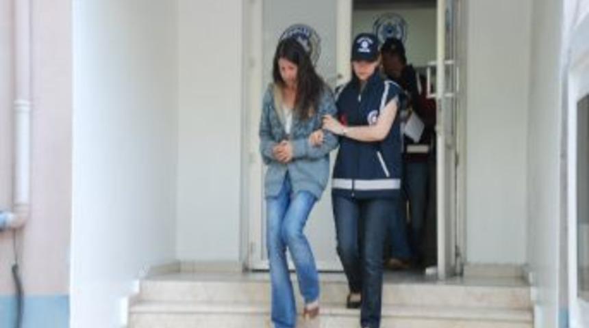 Kaza Yapan Doktor, Polise Tokat Attı, Polis Aracının Camını Kırdı
