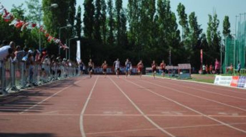17. Yılmaz Sazak Uluslararası Atletizm Yarışmaları&rsquo;nda 3 T&uuml;rkiye Rekoru&hellip;