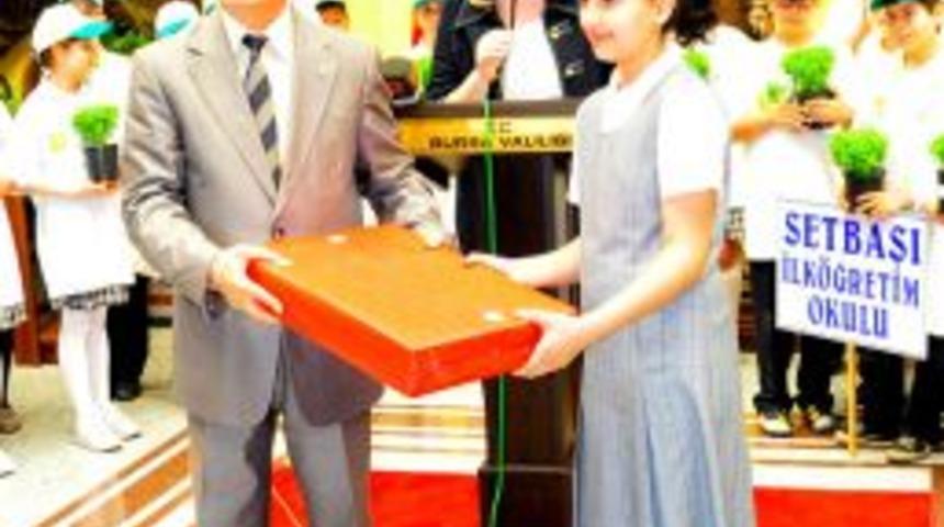 &Ouml;ğrenciler &Ccedil;evrelerini Resmetti, &Ouml;d&uuml;lleri Kaptı