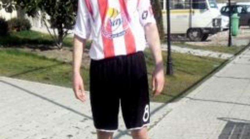 Burhaniye&rsquo;de Başarılı Futbolcu &Ouml;zavcı Umreye Gitti