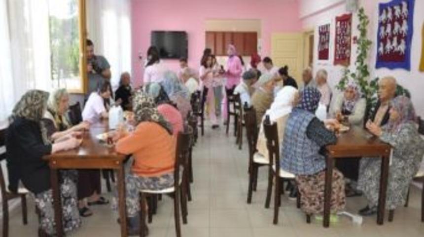 Başkan Alıcık Alzheimer Merkezini Ziyaret Etti