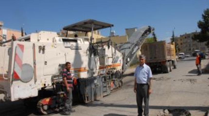 Adıyaman'da Cadde Ve Sokaklar Freze Makinesiyle Yenileniyor