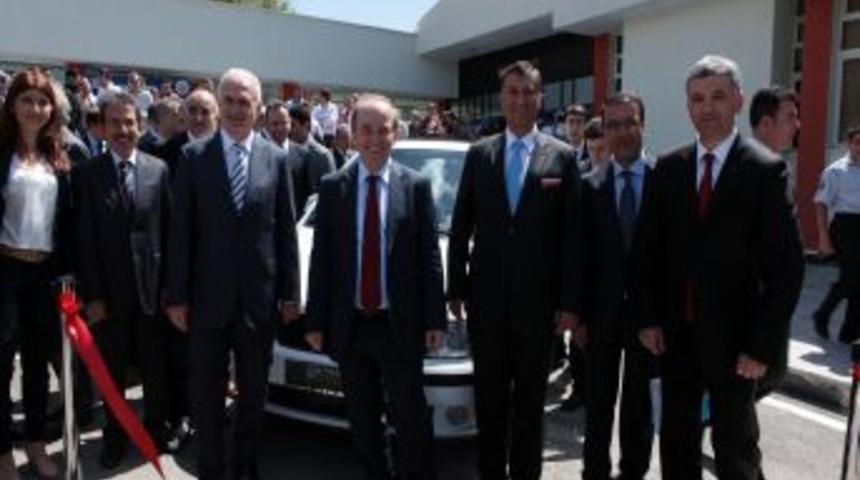 Hyundai, A&Uuml; &Ouml;ğrencilerine Projelerinde Kullanmaları I&ccedil;in Ara&ccedil; Bağışladı