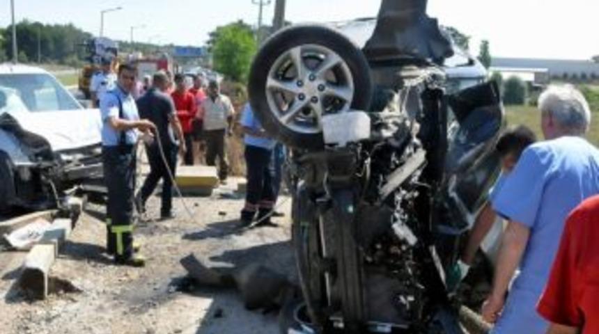 Antalya&rsquo;da Trafik Kazası: 1 &Ouml;l&uuml;, 2 Yaralı