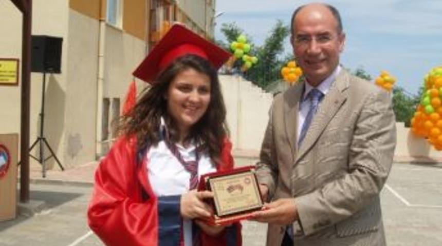 Gelibolu Cumhuriyet Anadolu Lisesi'nden Mezuniyet Coşkusu