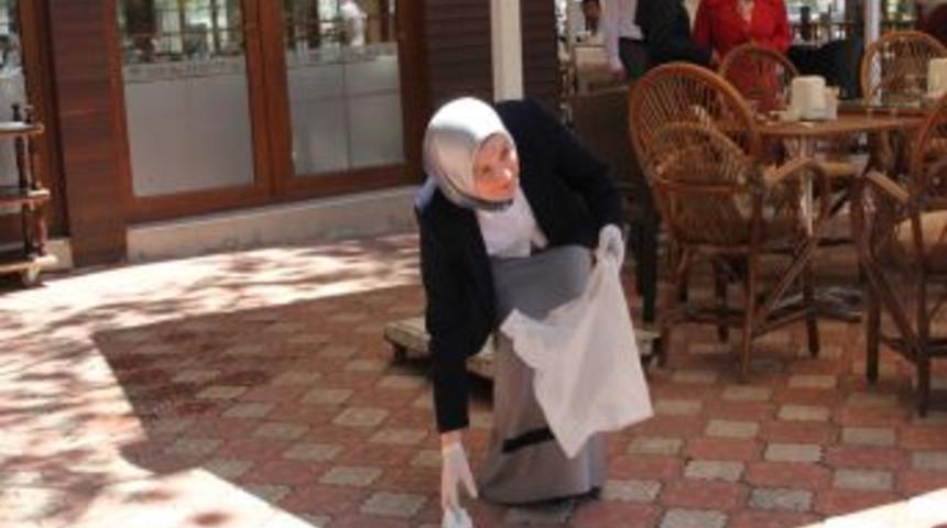 AK Partili Kadınlar Parkı &Ccedil;&ouml;plerden Temizledi