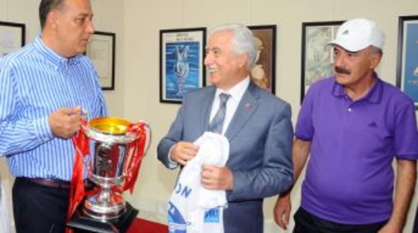 Demirspor Y&ouml;netimi Kupayı Aldırmaz'a Getirdi