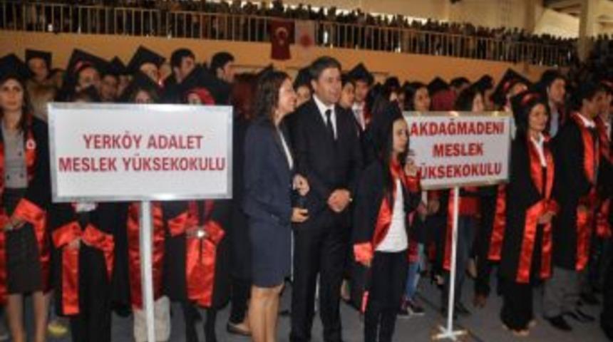Bozok &Uuml;niversitesi'nde Mezuniyet Coşkusu