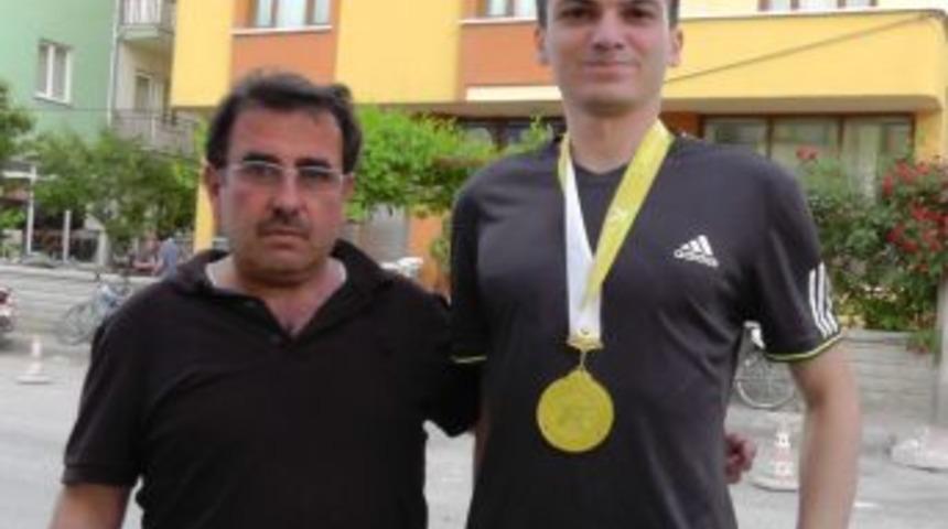 Kardeşleriyle Birlikte Şampiyon Olmayı Hedefliyor