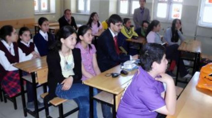 &Uuml;niversite &Ouml;ğrencileri Okul Okul Gezip Sigaranın Zararlarını Anlattı