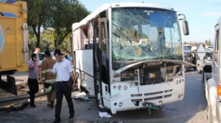 İzmir'de Zincirleme Kaza; 1'i Ağır 7 Yaralı