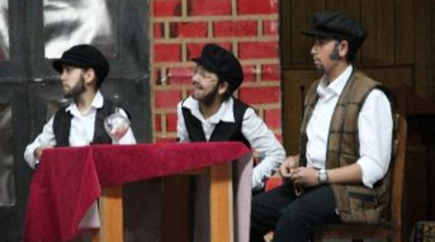 Ardahan&rsquo;da 23 Şubat İlk&ouml;ğretim Okulu &Ouml;ğrencilerinin Tiyatro G&ouml;sterisi İlgi İle İzlendi