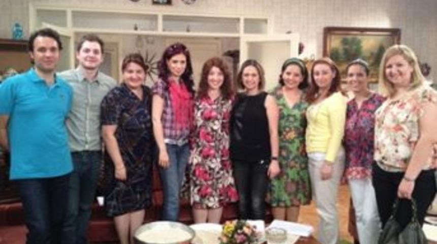 Tivilog kullanıcıları Seksenler dizi setinde