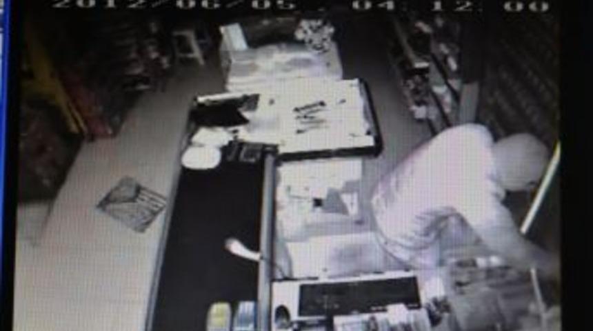 Maskeli hırsız marketi soydu