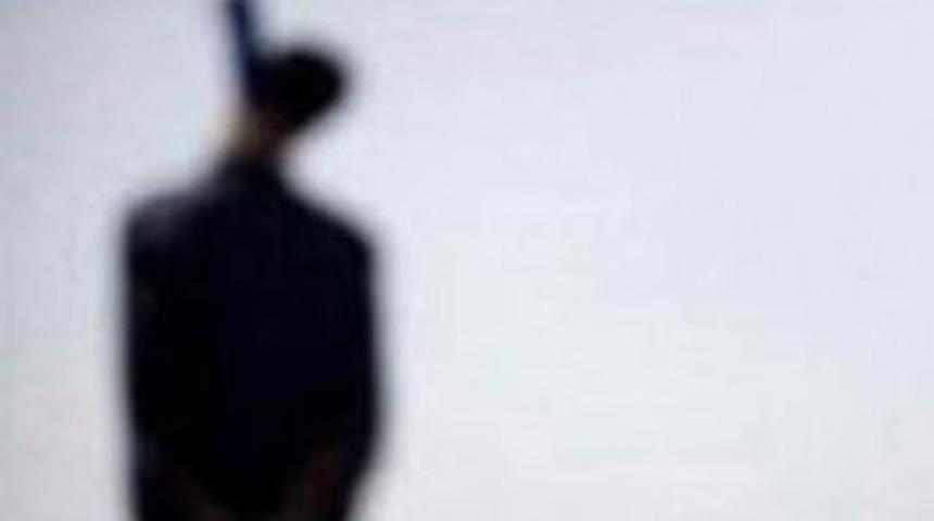 Kız arkadaşından ayrıldı, kendini astı