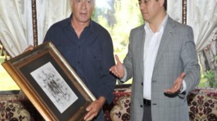 Festivale Katılan Sanat&ccedil;ılar T&uuml;t&uuml;nc&uuml;&rsquo;y&uuml; Ziyaret Etti