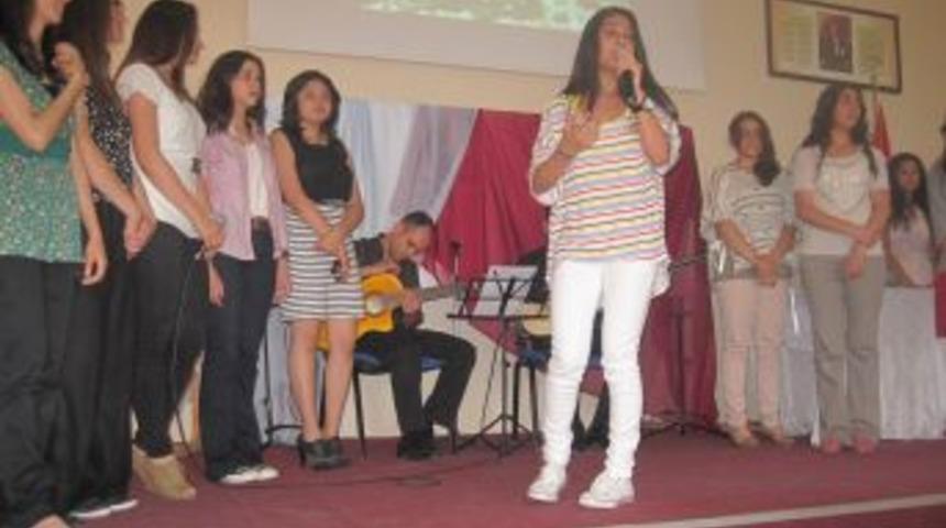 Adana Kız Lisesi'nde şiir ve m&uuml;zik ş&ouml;leni