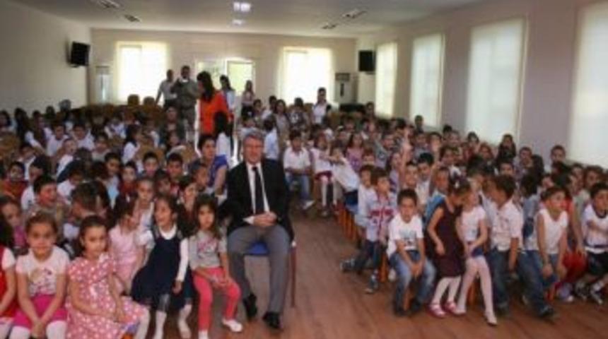 &Ouml;ğrenciler 'Kayıp Kar Tanesi'ni Beğendi