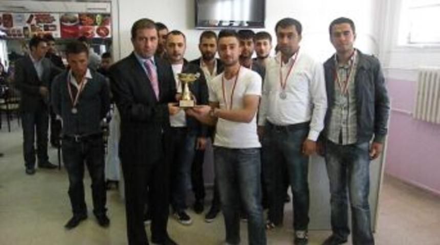 Be&uuml;'de Futbol Turnuvası