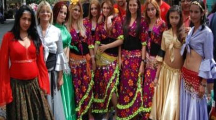 Tekirdağlı Romanlar D&uuml;nya Roman Festivali&rsquo;ne Katıldı