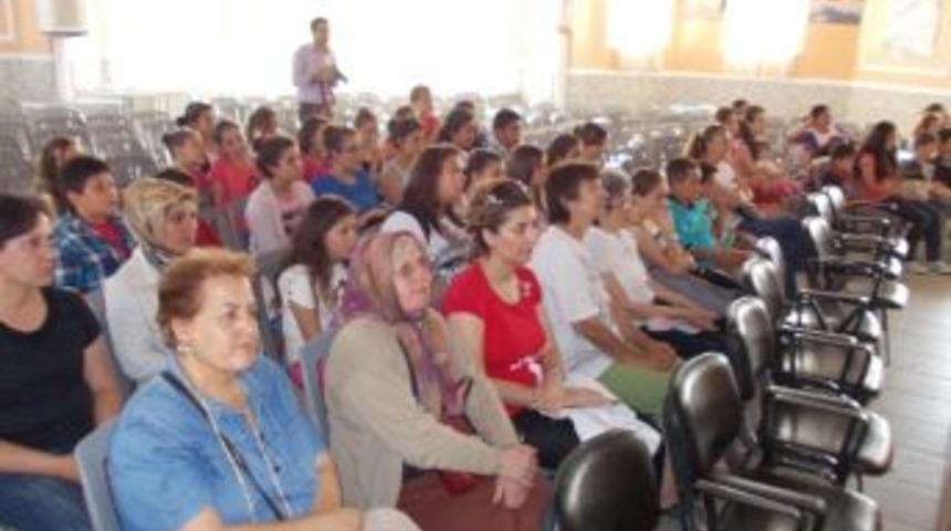 Şark&ouml;y Hem Tiyatro G&ouml;sterisi Sundu