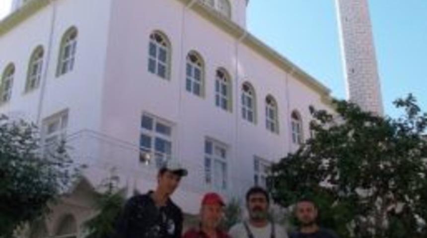 Chp&rsquo;li Şark&ouml;y Belediyesi Camileri Boyattı