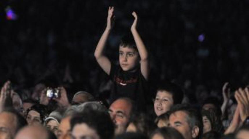 T&uuml;rk&ccedil;e Sevdalıları 50 Bin Balıkesirliyi Coşturdu