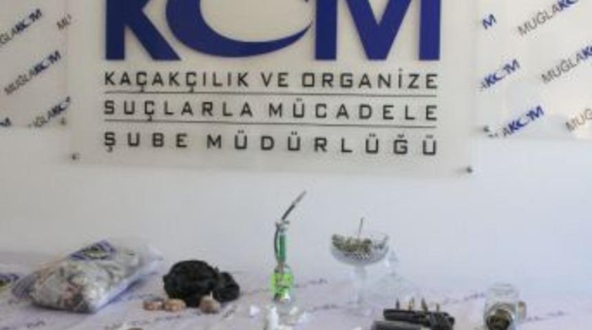 &Uuml;niversite Gen&ccedil;liğini Zehirleyenlere Operasyon