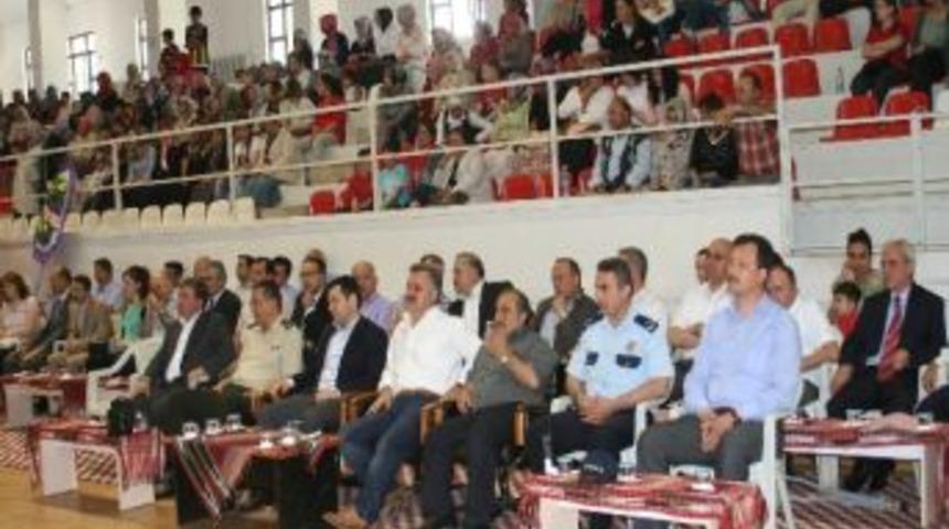 Kumrulu Bayanlar H&uuml;nerlerini Sergiledi