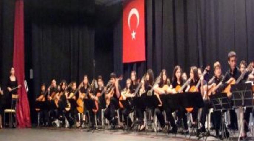 &Ccedil;ocuk Ve Gen&ccedil; Kursiyerler Performanslarını Sergiledi