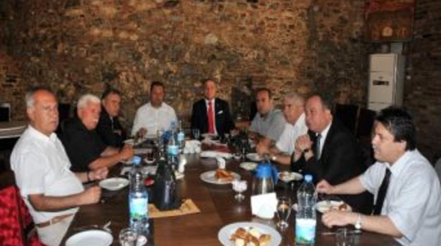 Pekg&uuml;zel, &Ccedil;ineliler Derneği&rsquo;ni Tanıttı